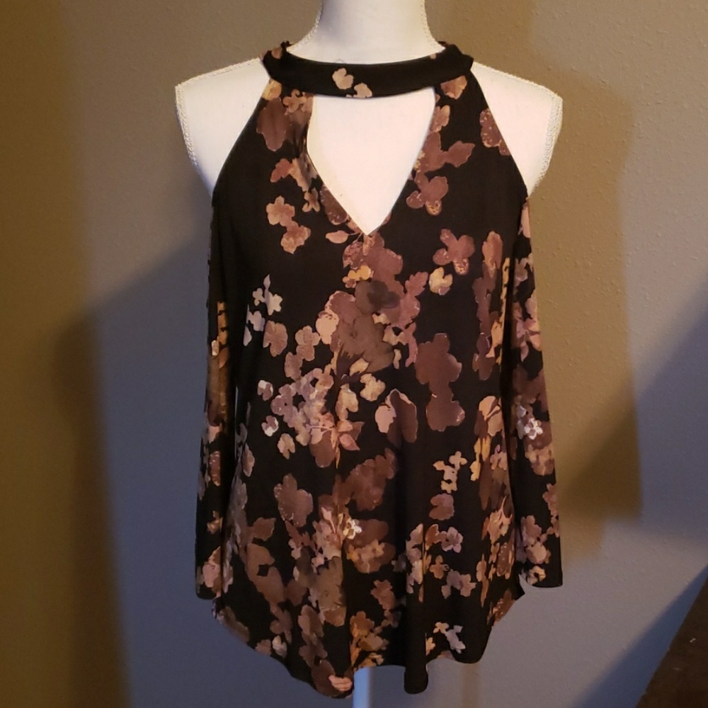 Cold shoulder floral top